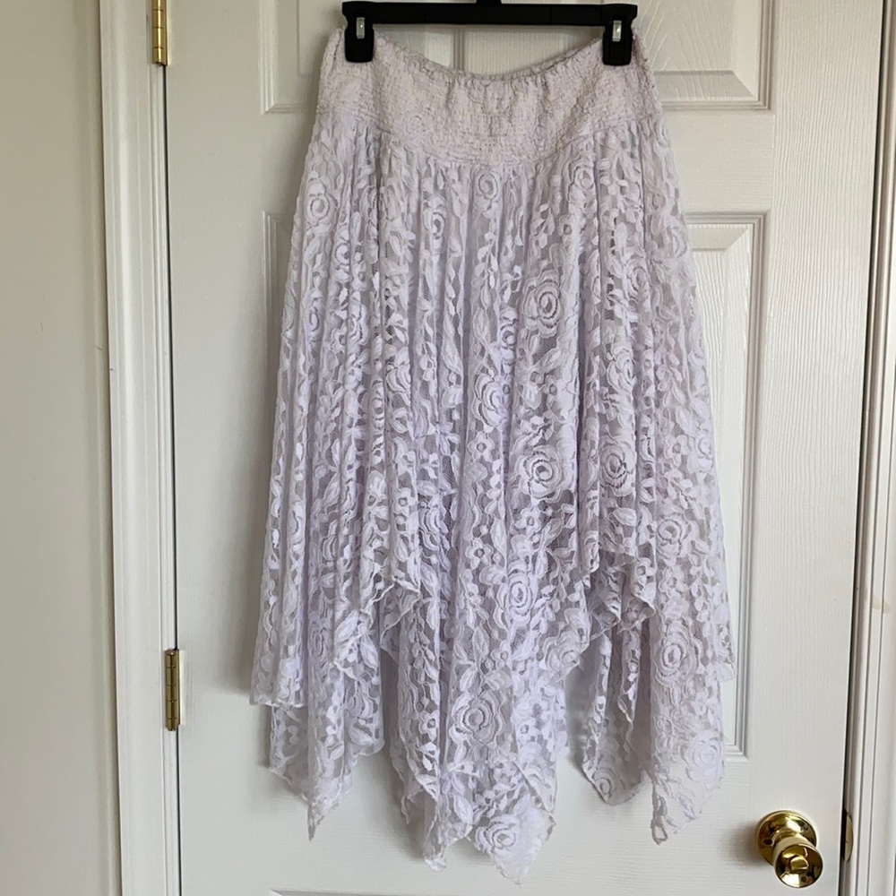 Ariat, white lace handkerchief skirt, size Small